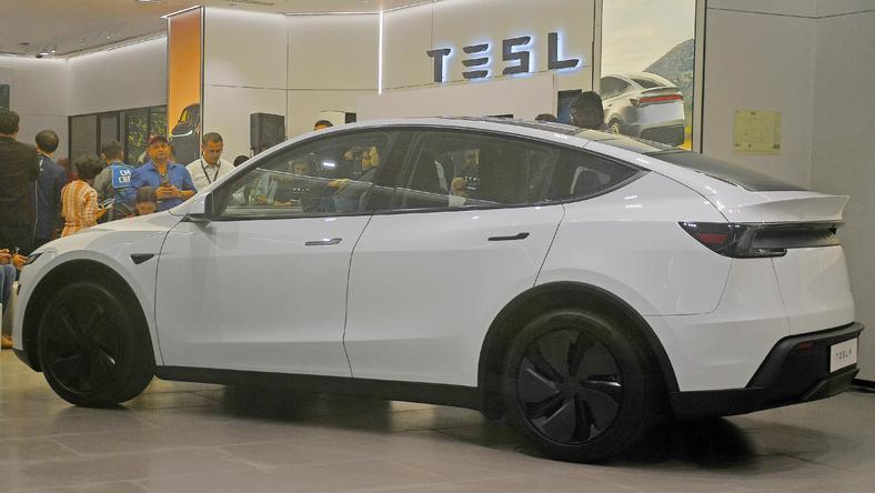 在华份额缩水至4.8%,特斯拉紧急祭出“平价”大招